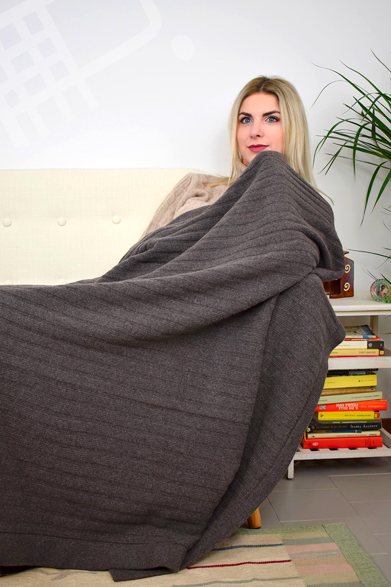 Love Cashmere Coperta Da Viaggio In Puro Cashmere 4 Capis - 84x160 Cm - Realizzata A Mano In Scozia - Filato Loro Piana - Nero